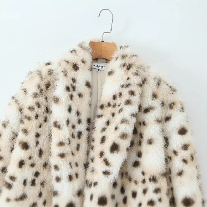 Damen Extravaganter langer Kunstpelz-Mantel mit Leopardenmuster und wärmender Fütterung Nord Taschen