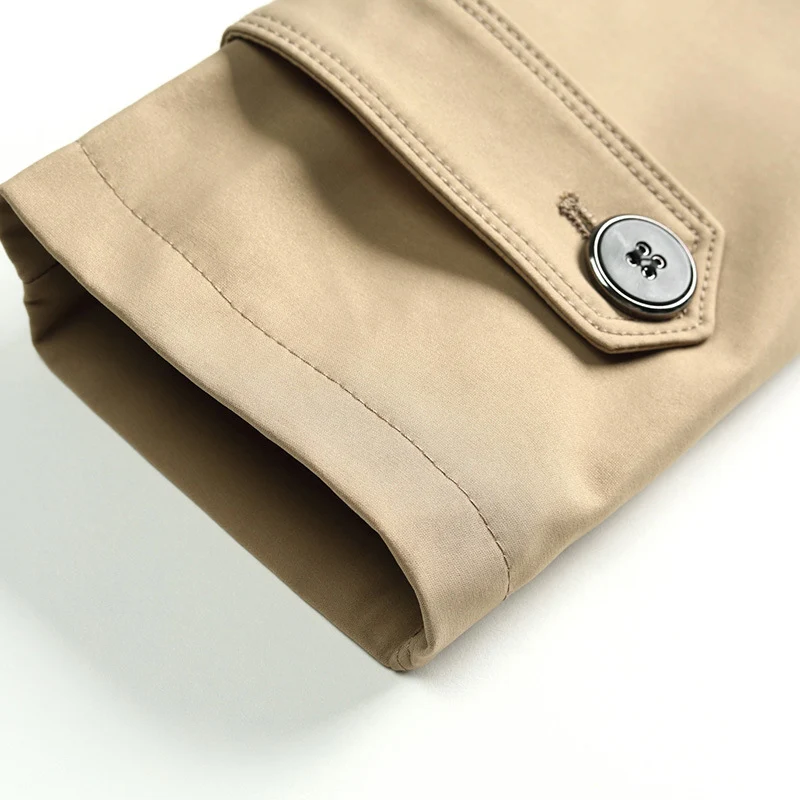 Herren Schmal geschnittener Trenchcoat mit Reverskragen und dezenter Knopfleiste Nord Taschen