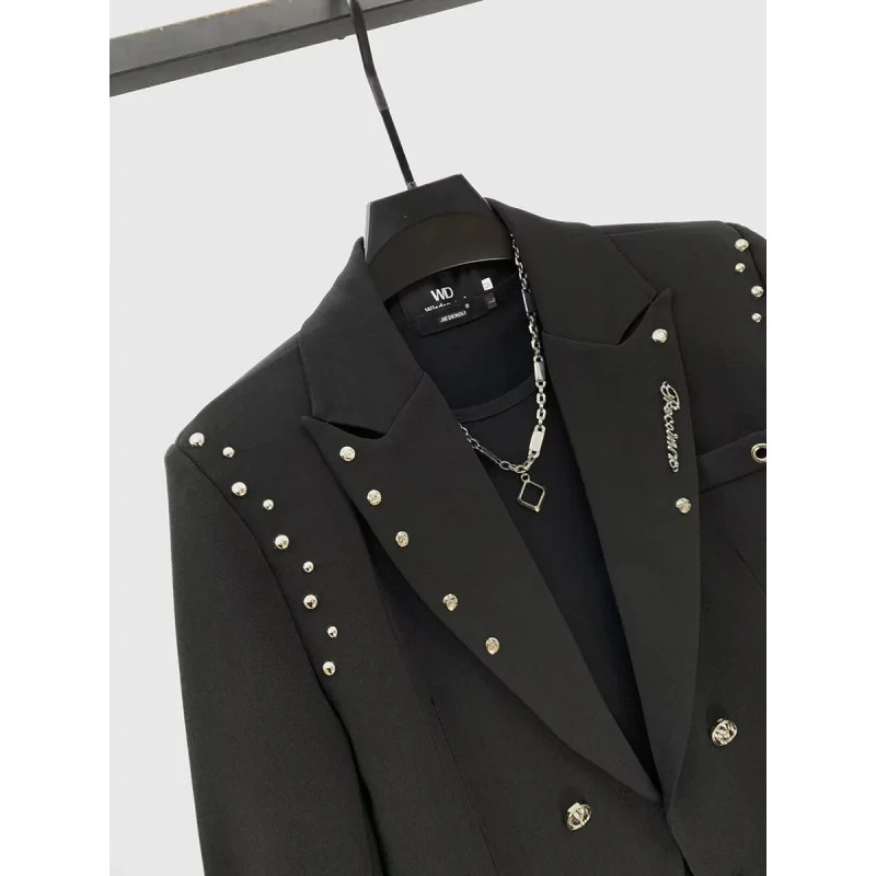 Damen Kurzer Doppelreiher-Blazer mit Nietenbesatz und Schnallenärmeln Nord Taschen