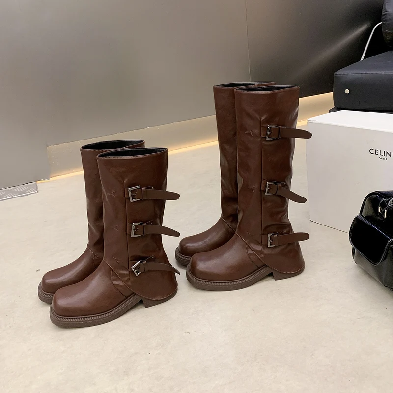Damen Wadenhohe Stiefel mit dreifacher Gürtelschnalle und profilierter Plateausohle Nord Taschen