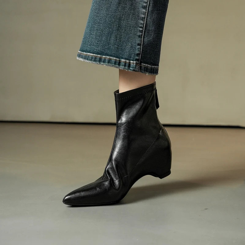 Damen Spitz zulaufende Ankle-Boots aus Glattleder mit integriertem Keilabsatz Nord Taschen