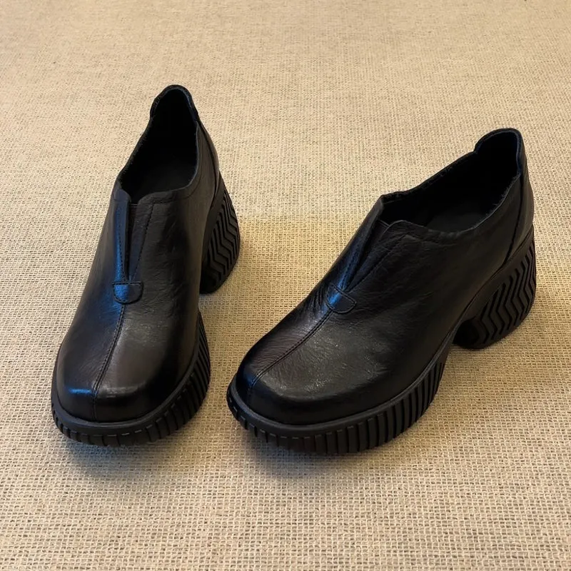 Damen Plateau-Slipper mit markanter Profilsohle und elastischem Einstieg Nord Taschen