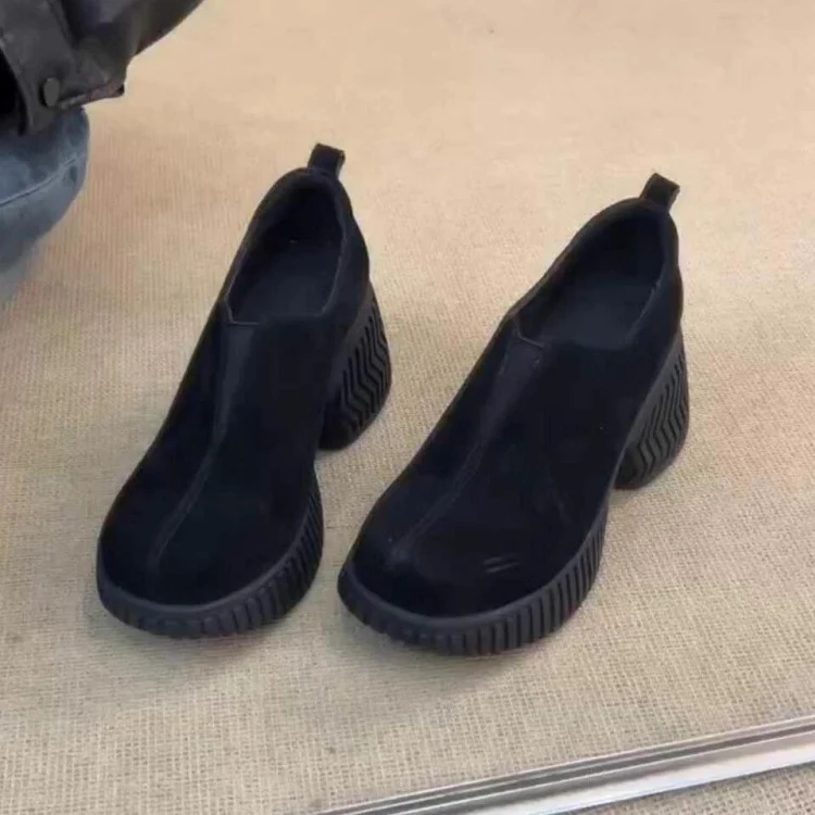 Damen Plateau-Slip-On mit skulpturaler Lug-Sohle und gepolstertem Komfortfußbett Nord Taschen