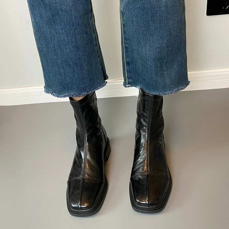 Damen Lederstiefel mit quadratischer Zehenpartie und profilierter Gummisohle Nord Taschen