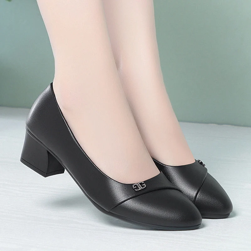 Damen elegante Pumps mit komfortablem Blockabsatz und modischem Schmuckdetail