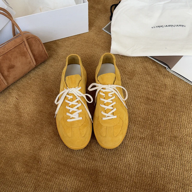 Damen Sportliche Sneakers aus hochwertigem Wildleder mit atmungsaktiver Innenstruktur und elastischer Schnürung Nord Taschen