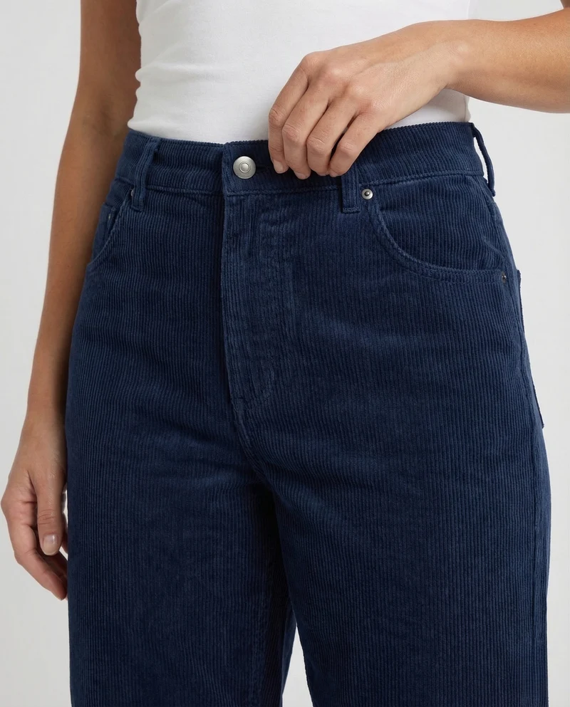 Unisex Weite Cordhose mit Feiner Struktur und Knieabnähern