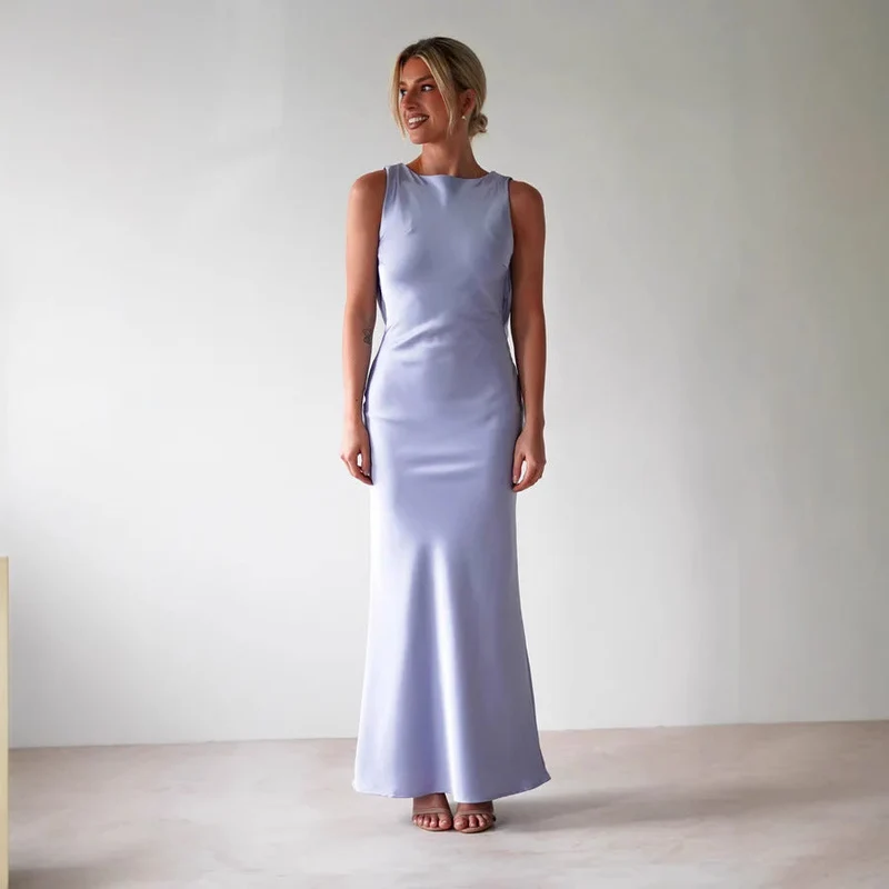 Damen Maxikleid mit elegantem Schnitt und fließendem Stoff