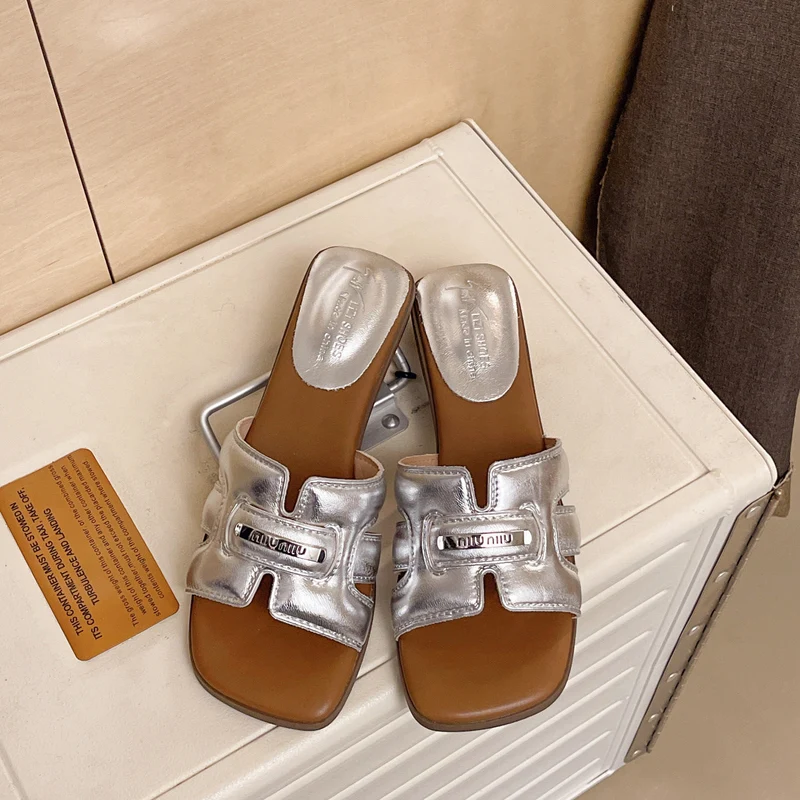 Damen elegante Slide-Sandalen mit schimmerndem Riemendesign Nord Taschen