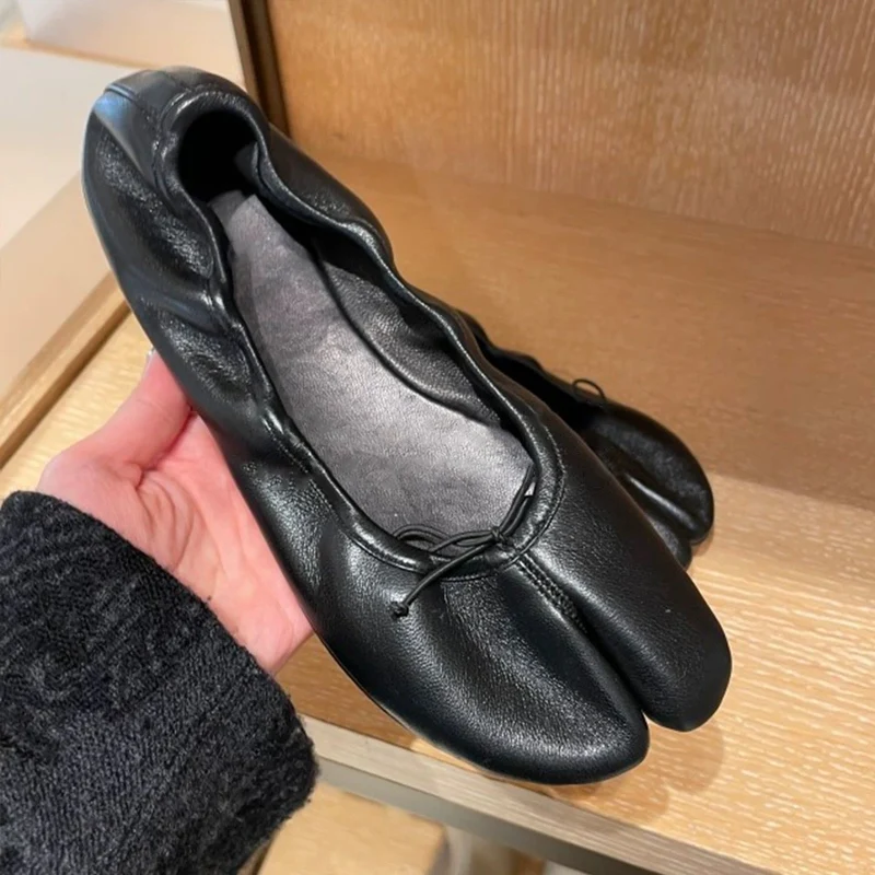 Damen Ballerinas mit abgerundetem Zehenbereich und schnürbarem Detail