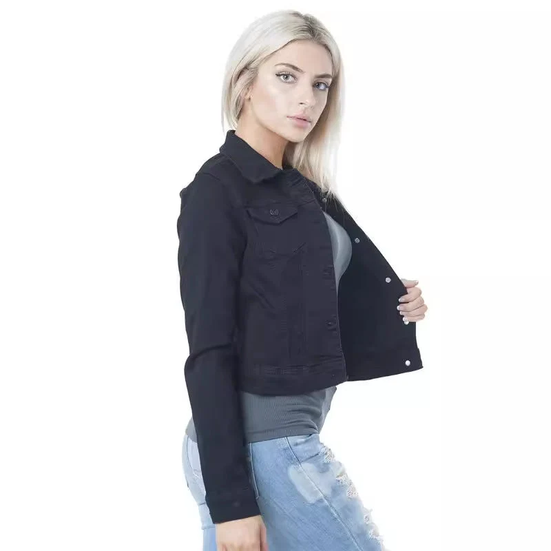 Damen klassische Denim-Jacke im modischen Schnitt mit Knopfdetails