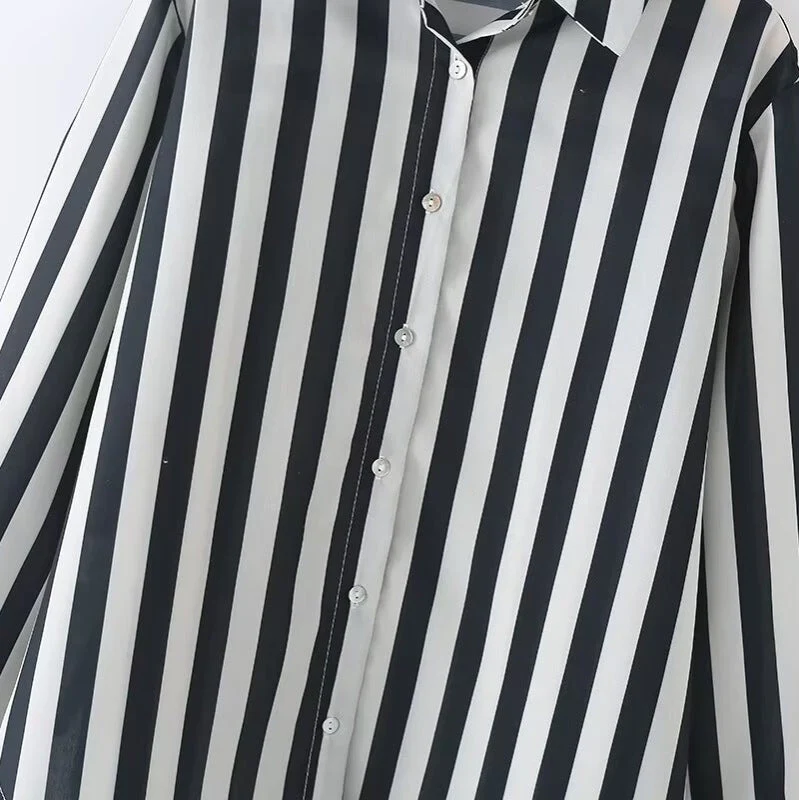 Damen elegante Bluse mit modernem Streifenmuster und klassischem Kragen