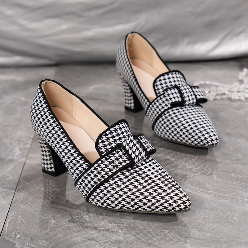 Damen elegante Pumps mit modischer Kettenschnalle