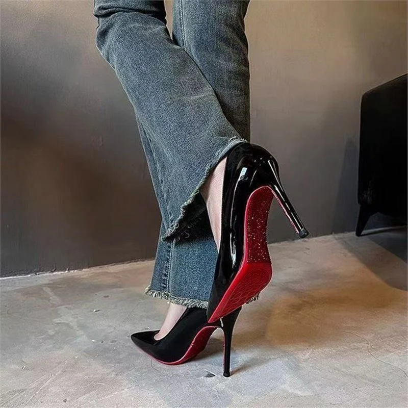 Damen spitze Stiletto Pumps mit glänzender Oberfläche