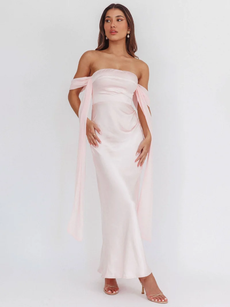 Damen Abendkleid mit schulterfreiem Design und fließendem SatinNord Taschen