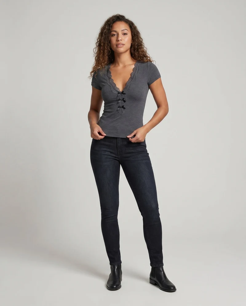 Damen figurbetontes V-Ausschnitt T-Shirt mit Spitzenakzenten
