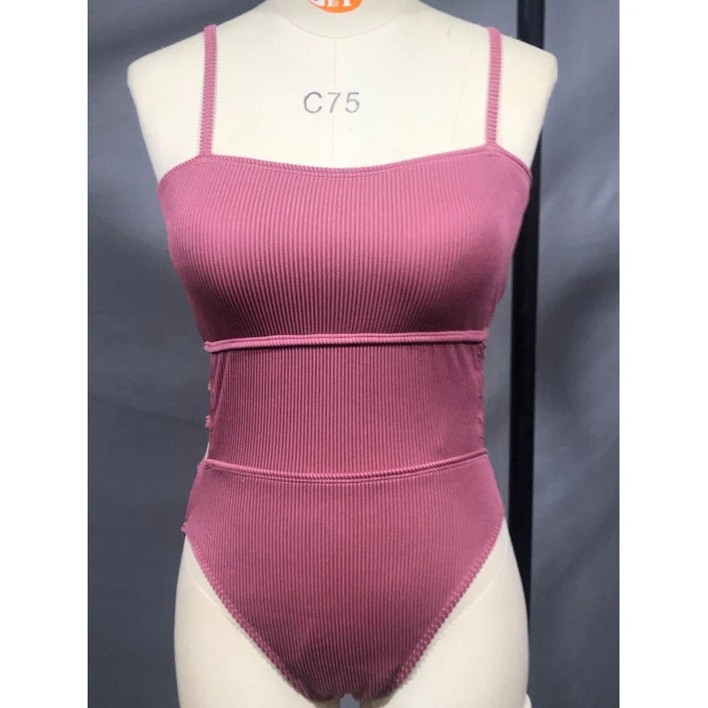 Damen Einteiler Badeanzug mit elegantem Rippendesign und figurschmeichelnder Silhouette