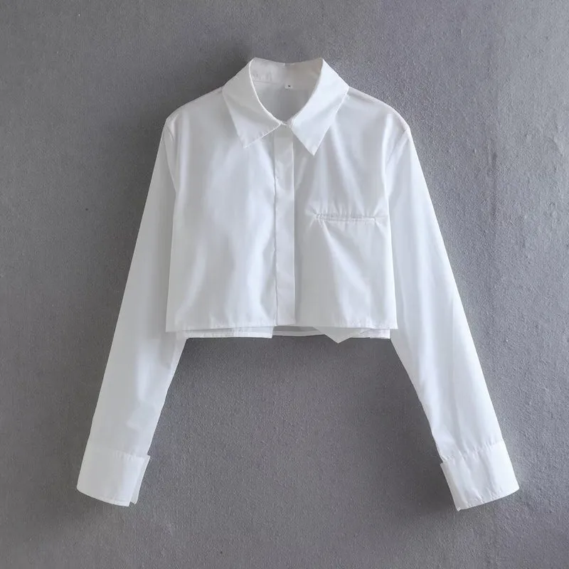 Damen cropped Bluse mit klassischem Kragen und praktischen Brusttaschen Nord Taschen