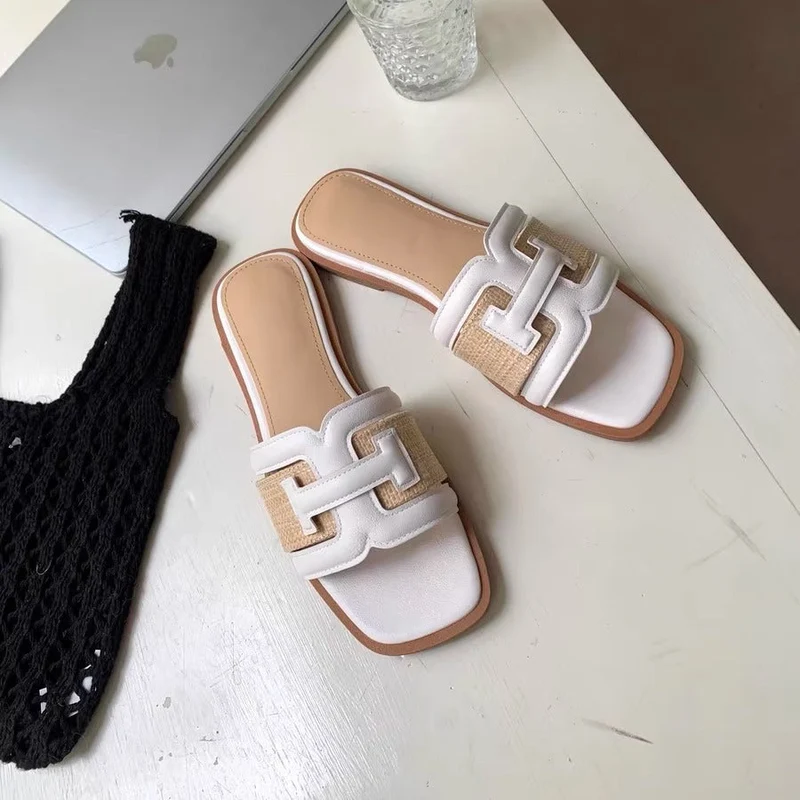 Damen modische Slipper mit elegantem Riemendesign und gepolstertem Fußbett