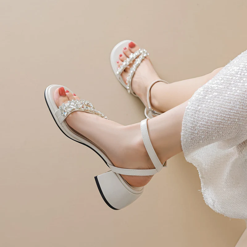 Damen elegante Sandalen mit funkelnden Strassdetails