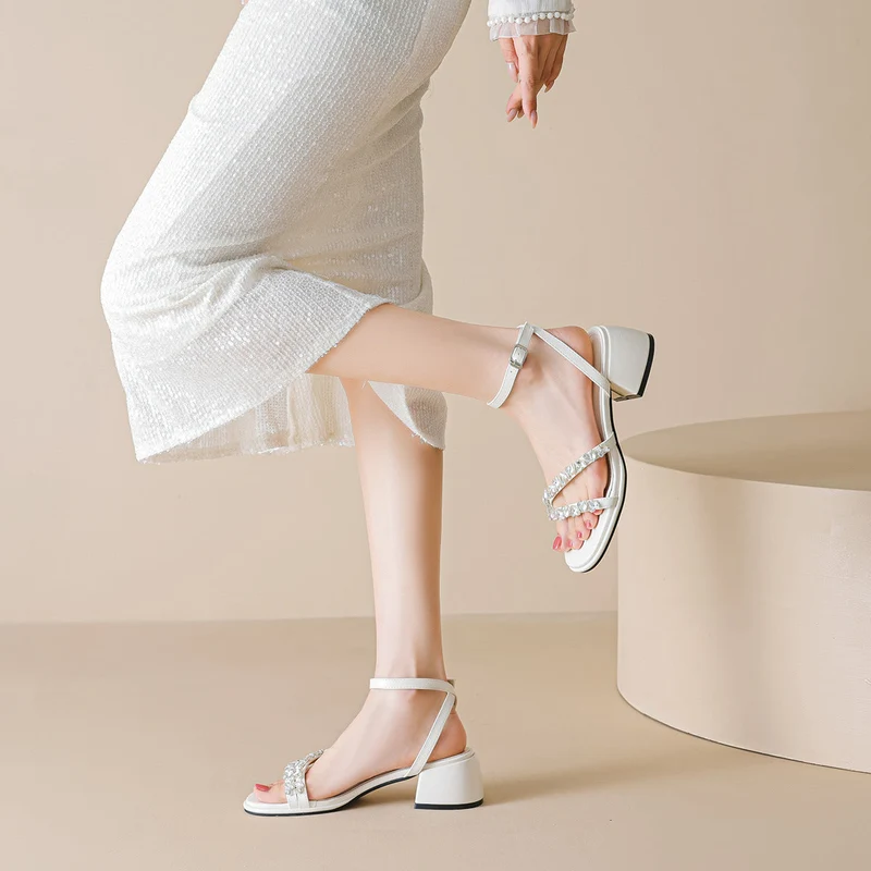 Damen elegante Sandalen mit funkelnden Strassdetails