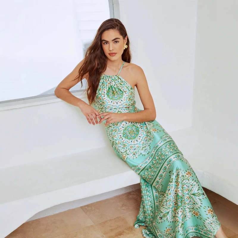 Damen Maxikleid mit verspielt floralem Design und schwingendem Rock Nord Taschen