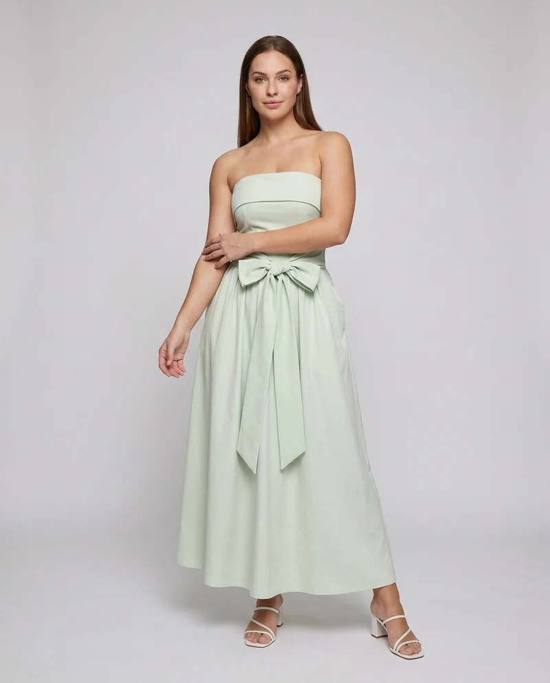 Damen Maxikleid mit schulterfreiem Design und elegantem Taillengürtel