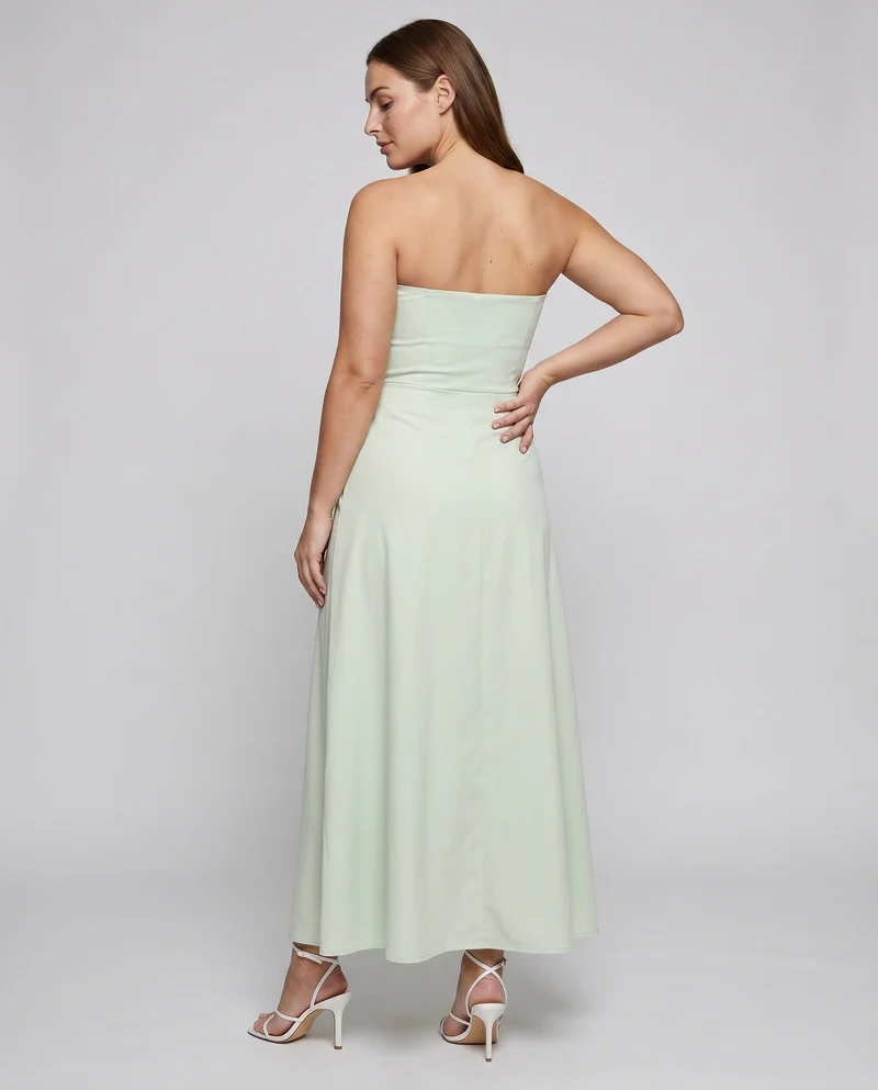 Damen Maxikleid mit schulterfreiem Design und elegantem Taillengürtel