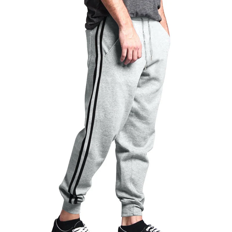 Herren sportliche Jogginghose mit seitlichen Kontraststreifen und elastischem Bund Nord Taschen