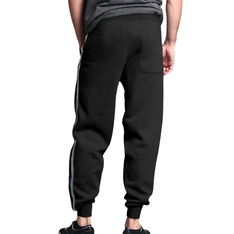 Herren sportliche Jogginghose mit seitlichen Kontraststreifen und elastischem Bund Nord Taschen