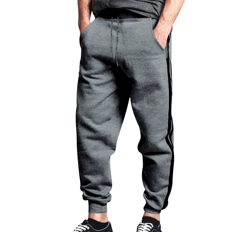 Herren sportliche Jogginghose mit seitlichen Kontraststreifen und elastischem Bund Nord Taschen