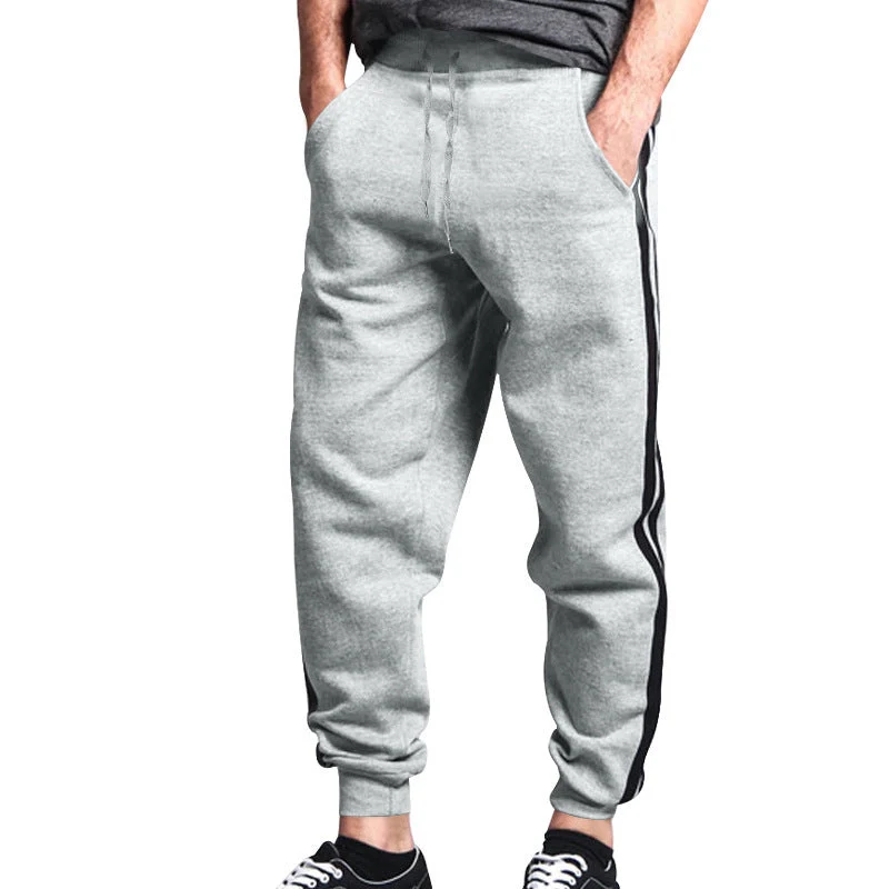 Herren sportliche Jogginghose mit seitlichen Kontraststreifen und elastischem Bund Nord Taschen