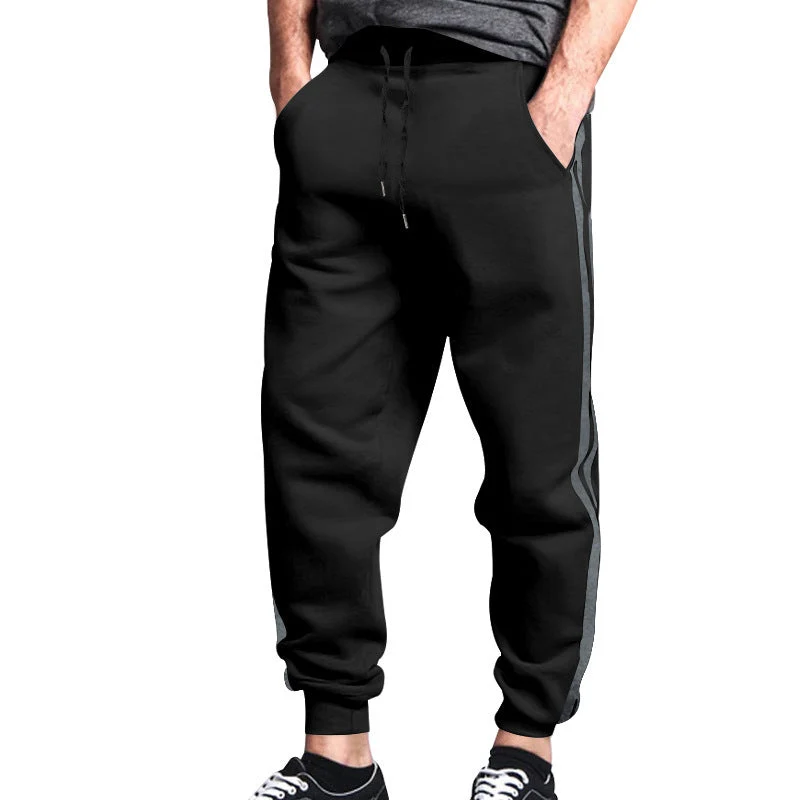 Herren sportliche Jogginghose mit seitlichen Kontraststreifen und elastischem Bund Nord Taschen
