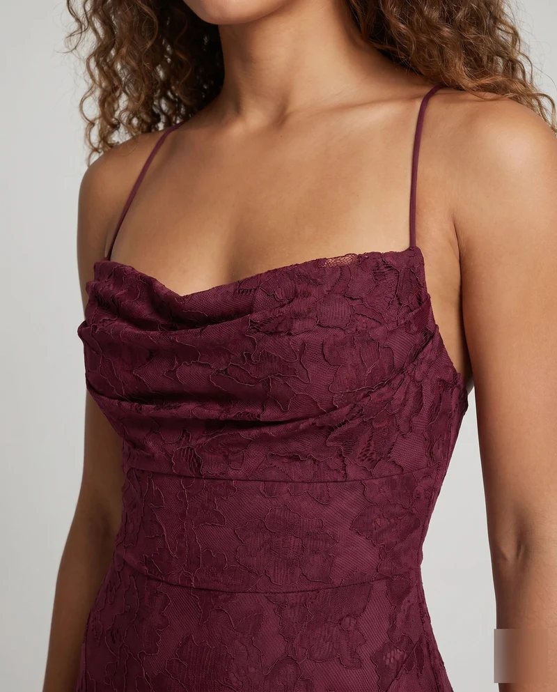 Damen Elegantes Maxikleid mit hochgeschlossenem Bustier und floralem Muster