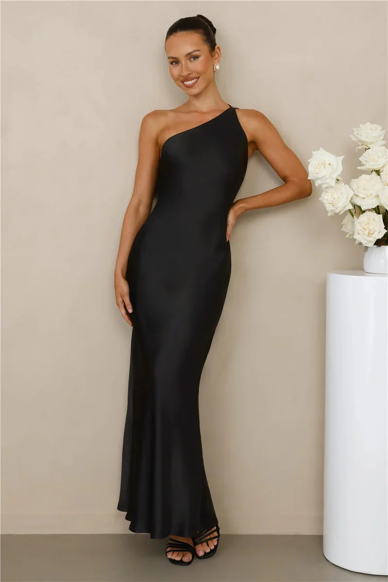 Damen Elegantes asymmetrisches Maxikleid mit feinem Satinfinish Nord Taschen