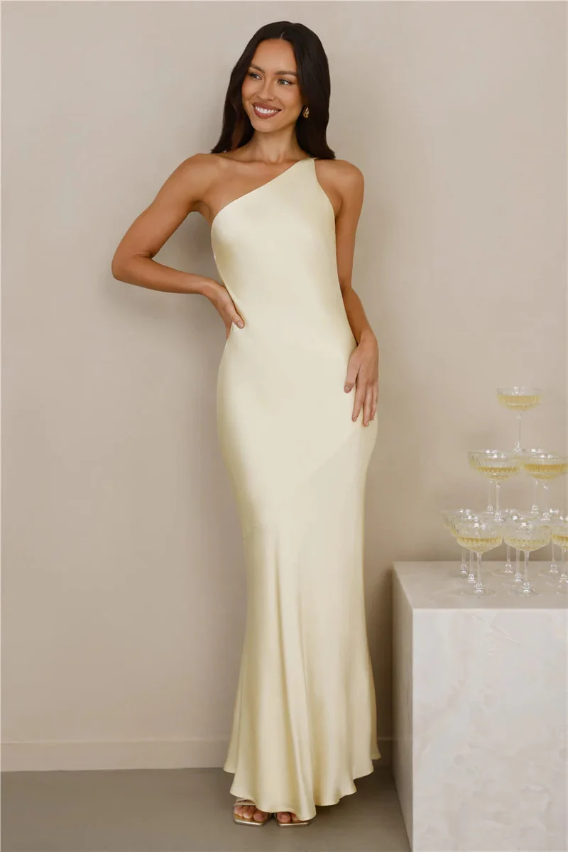 Damen Elegantes asymmetrisches Maxikleid mit feinem Satinfinish Nord Taschen