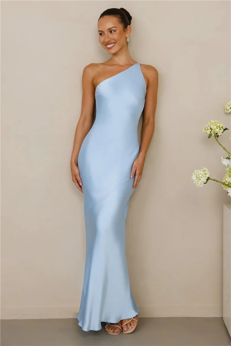 Damen Elegantes asymmetrisches Maxikleid mit feinem Satinfinish Nord Taschen