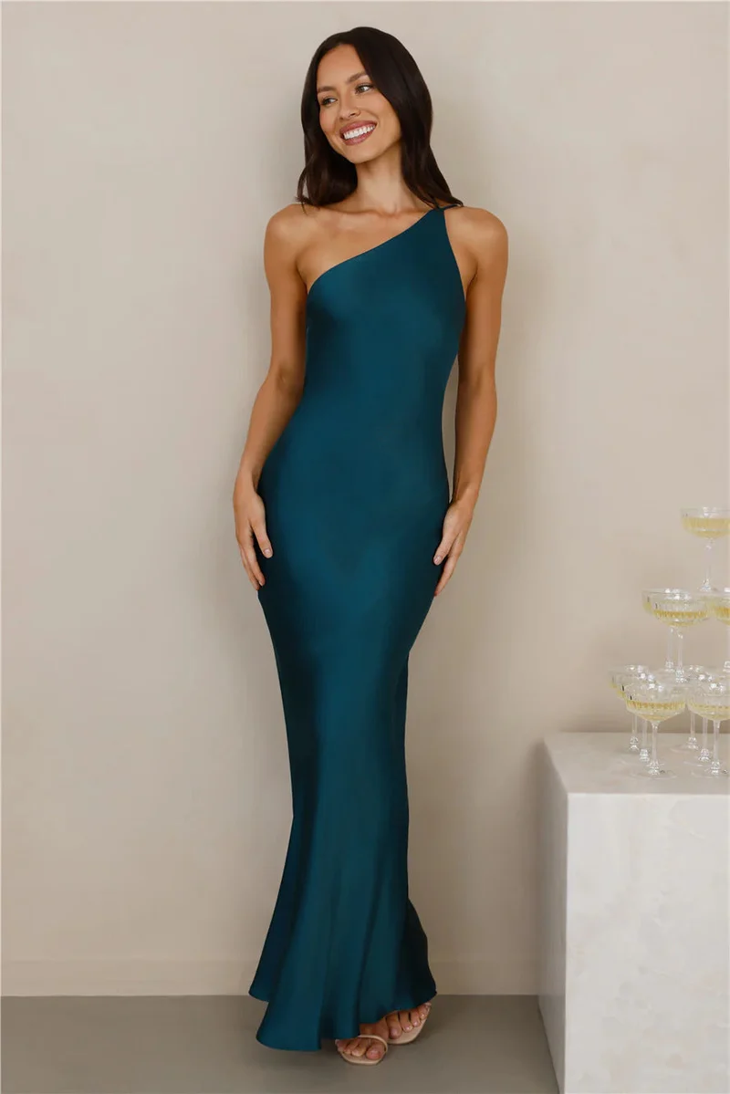 Damen Elegantes asymmetrisches Maxikleid mit feinem Satinfinish Nord Taschen
