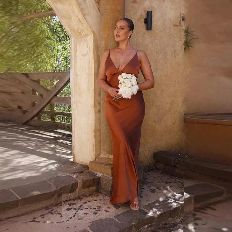 Damen Satin Maxikleid mit eleganter V-Form und fließendem Schnitt