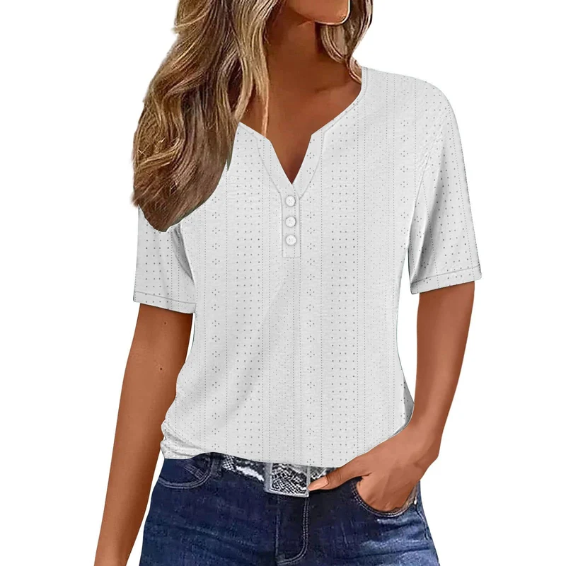 Damen Kurzarm Bluse mit Knopfdetails und feiner Lochmusterstruktur