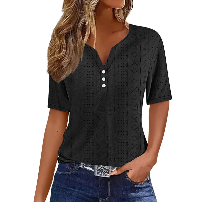 Damen Kurzarm Bluse mit Knopfdetails und feiner Lochmusterstruktur