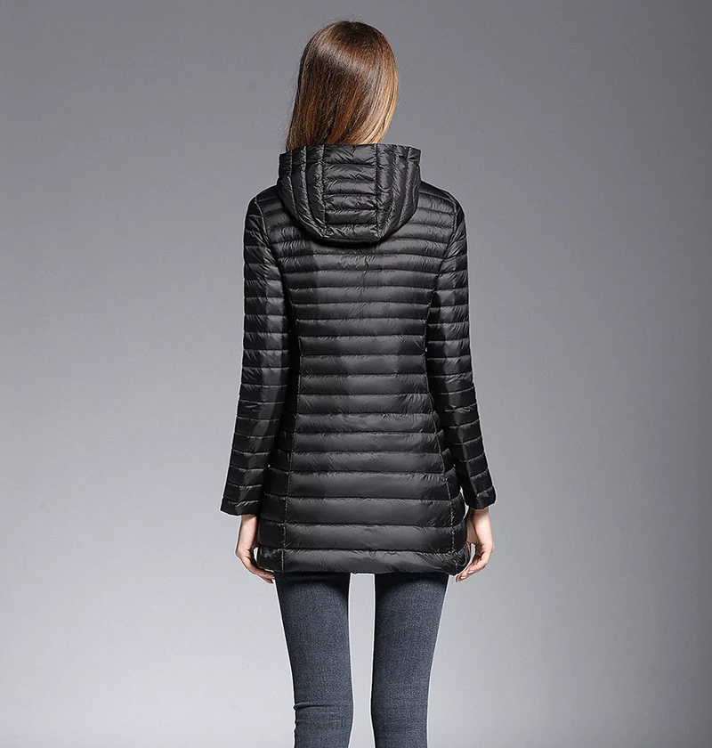 Lange Daunenjacke mit Kapuze "Praktische Leichtigkeit"