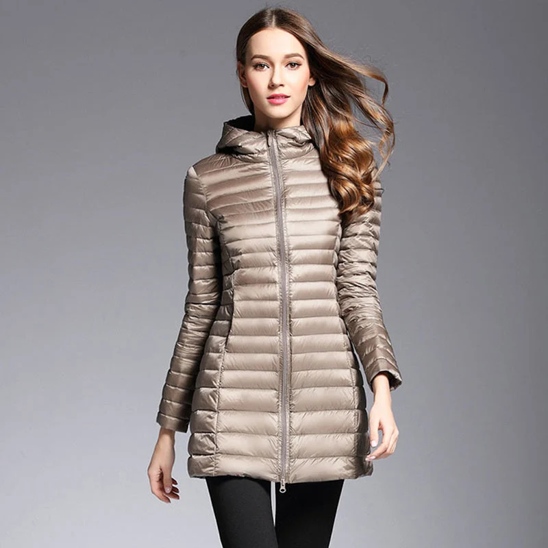 Lange Daunenjacke mit Kapuze "Praktische Leichtigkeit"