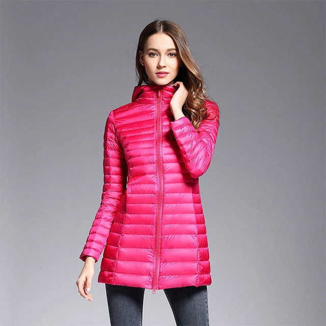 Lange Daunenjacke mit Kapuze "Praktische Leichtigkeit"