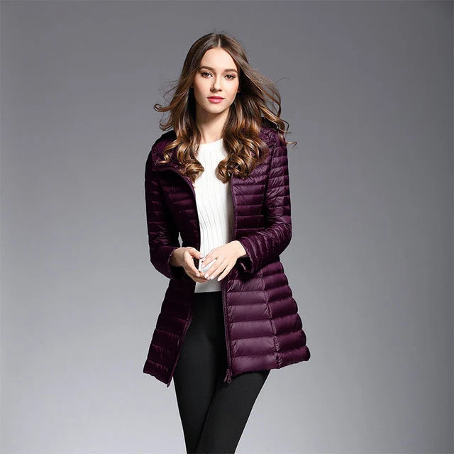 Lange Daunenjacke mit Kapuze "Praktische Leichtigkeit"