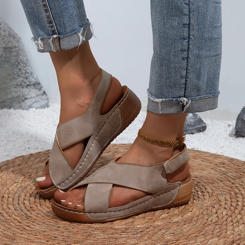 Damen Bequeme Sandalen mit Cross-Over-Riemen und Komfortsohle