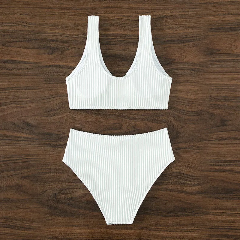 Damen Hochgeschnittener Bikini mit elegantem Rippendesign und moderner Schnalle