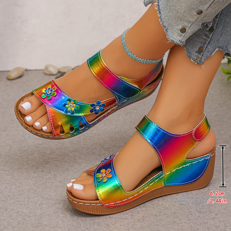 Damen Wedge-Sandalen mit floralem Akzent und komfortabler Fußbettung