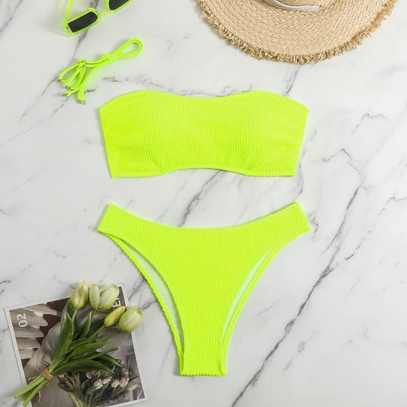 Damen Bandeau-Bikini mit hohem Beinausschnitt und strukturierter Textur