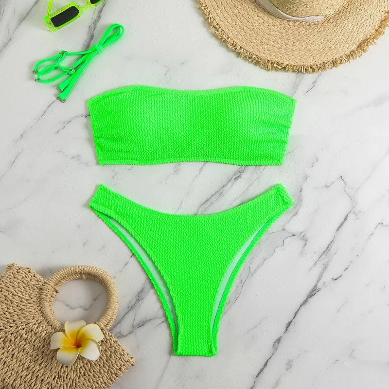 Damen Bandeau-Bikini mit hohem Beinausschnitt und strukturierter Textur
